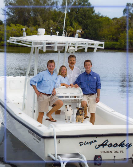 family photo on our boat, professional picture on location, photographer on boat